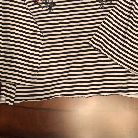 Divided crop top - Picture 3 of 5